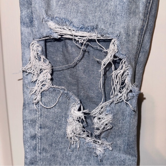 American Eagle Light Wash super high rise ankle straight distressed jeans 0P - Picture 9 of 16
